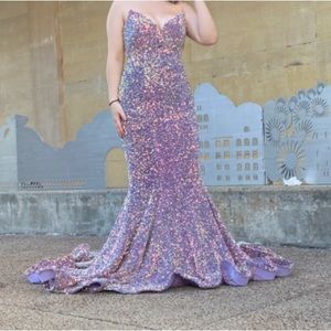 Only worn twice, never been tailored, had it since may 2022